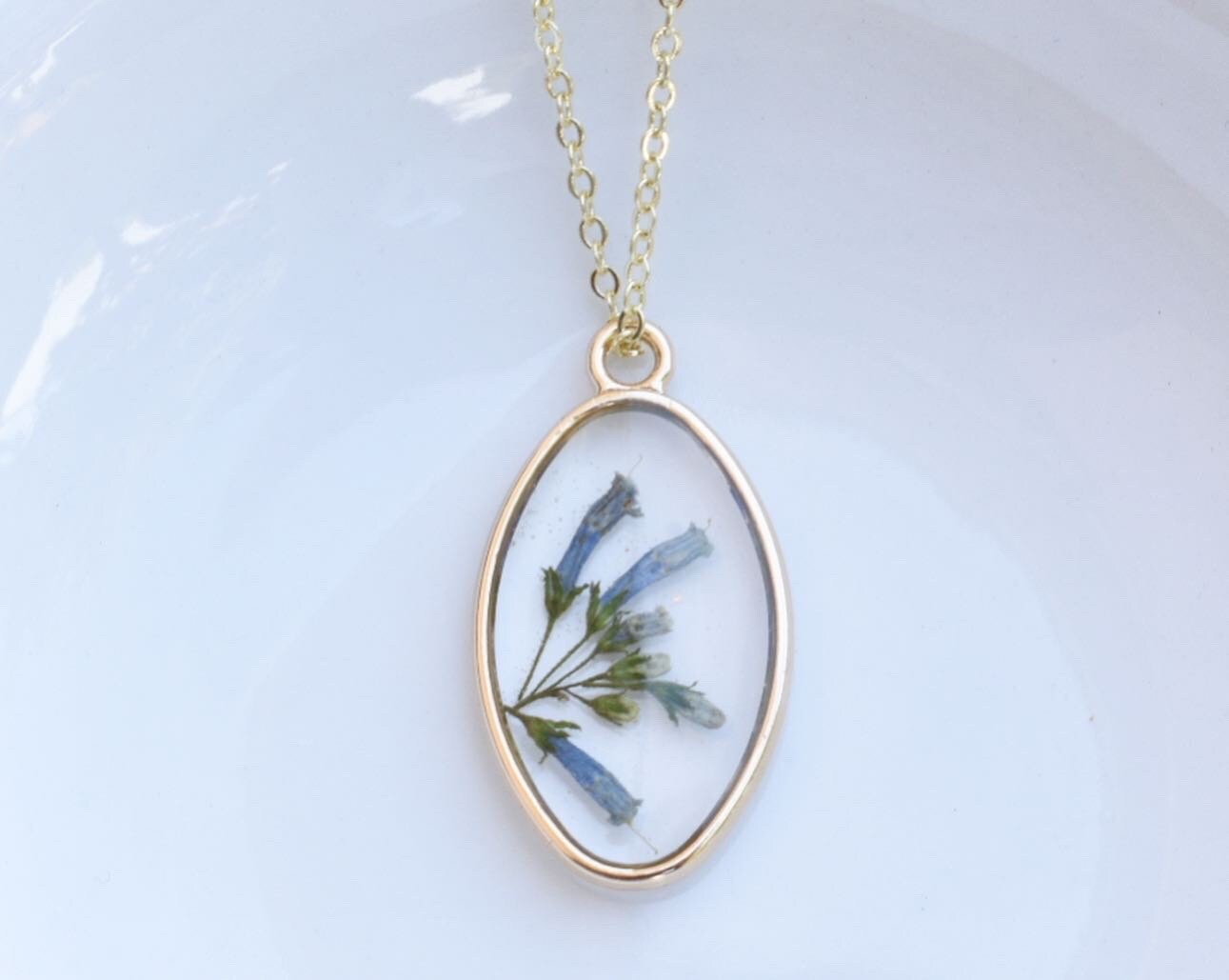 Custom Pressed Flower Resin Necklace: Personalized Keepsake Jewelry