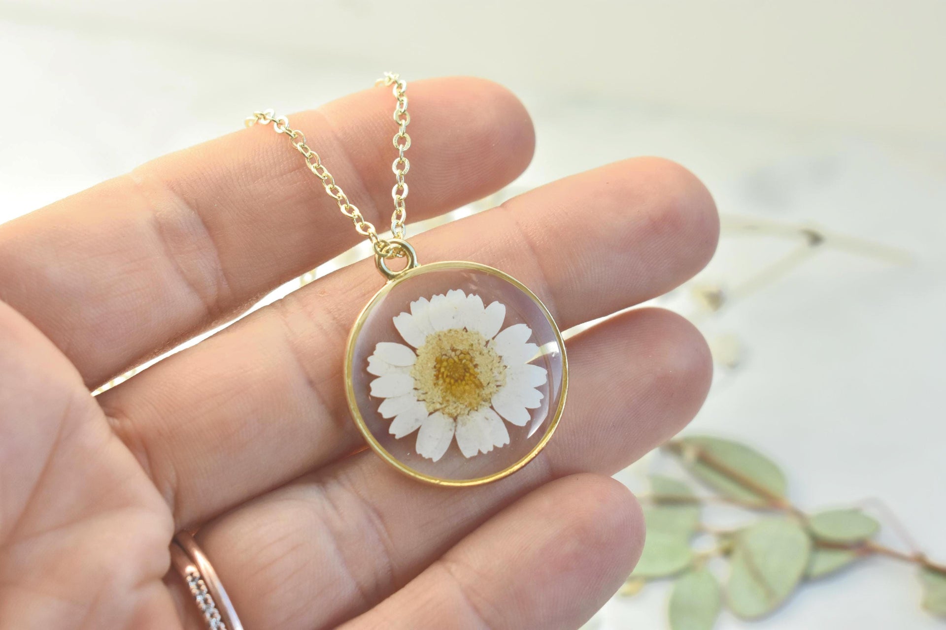 April Birth Flower Necklace – Handmade Daisy Pendant, Real Pressed Flower Jewelry, Personalized April Birthday Gift