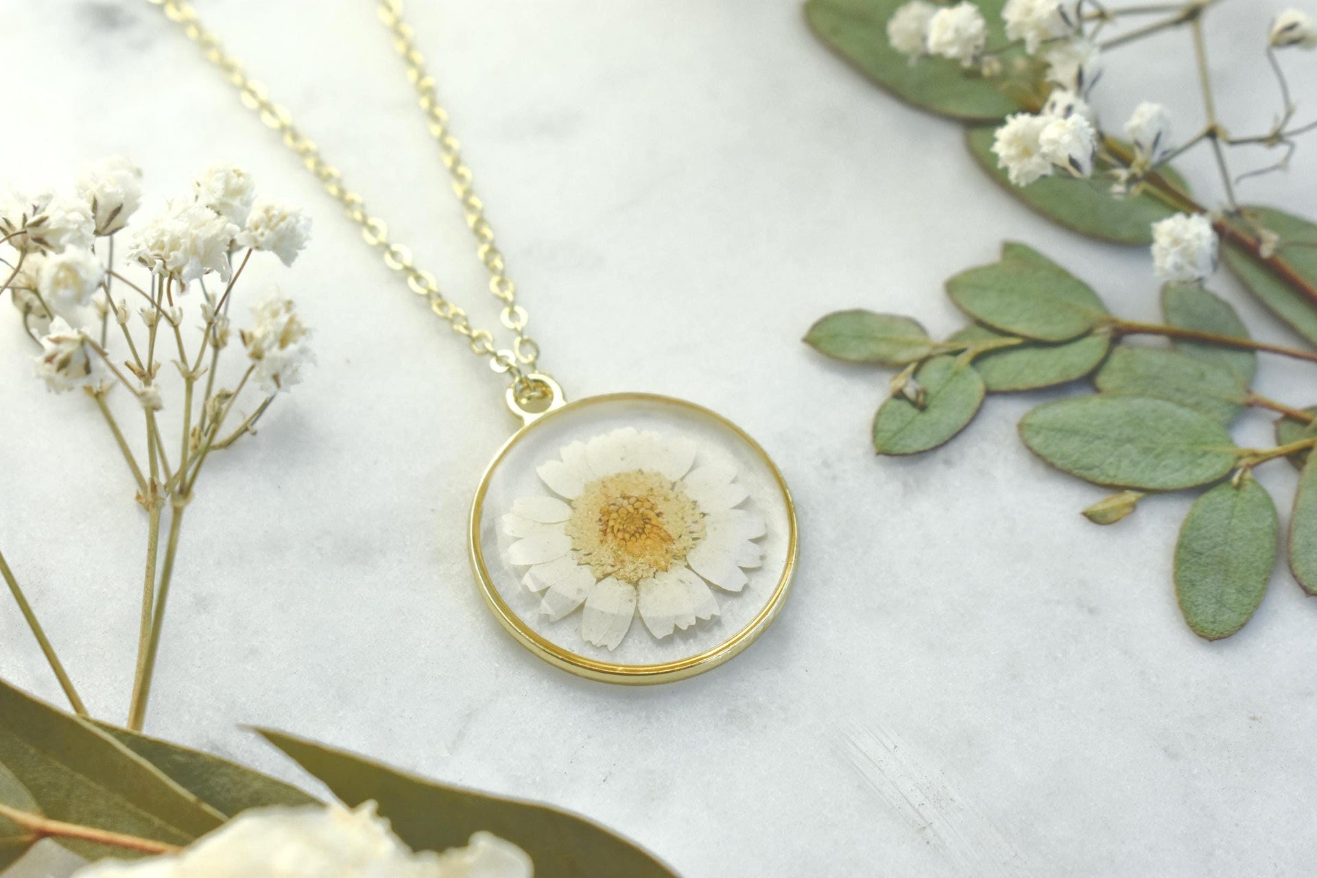 April Birth Flower Necklace – Handmade Daisy Pendant, Real Pressed Flower Jewelry, Personalized April Birthday Gift