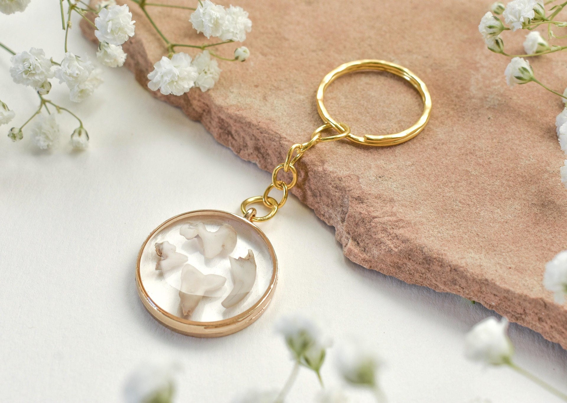 Custom Pet Tooth Keychain – Personalized Memorial Jewelry – Dog Tooth or Cat Tooth Keepsake – Handmade Resin Keychain