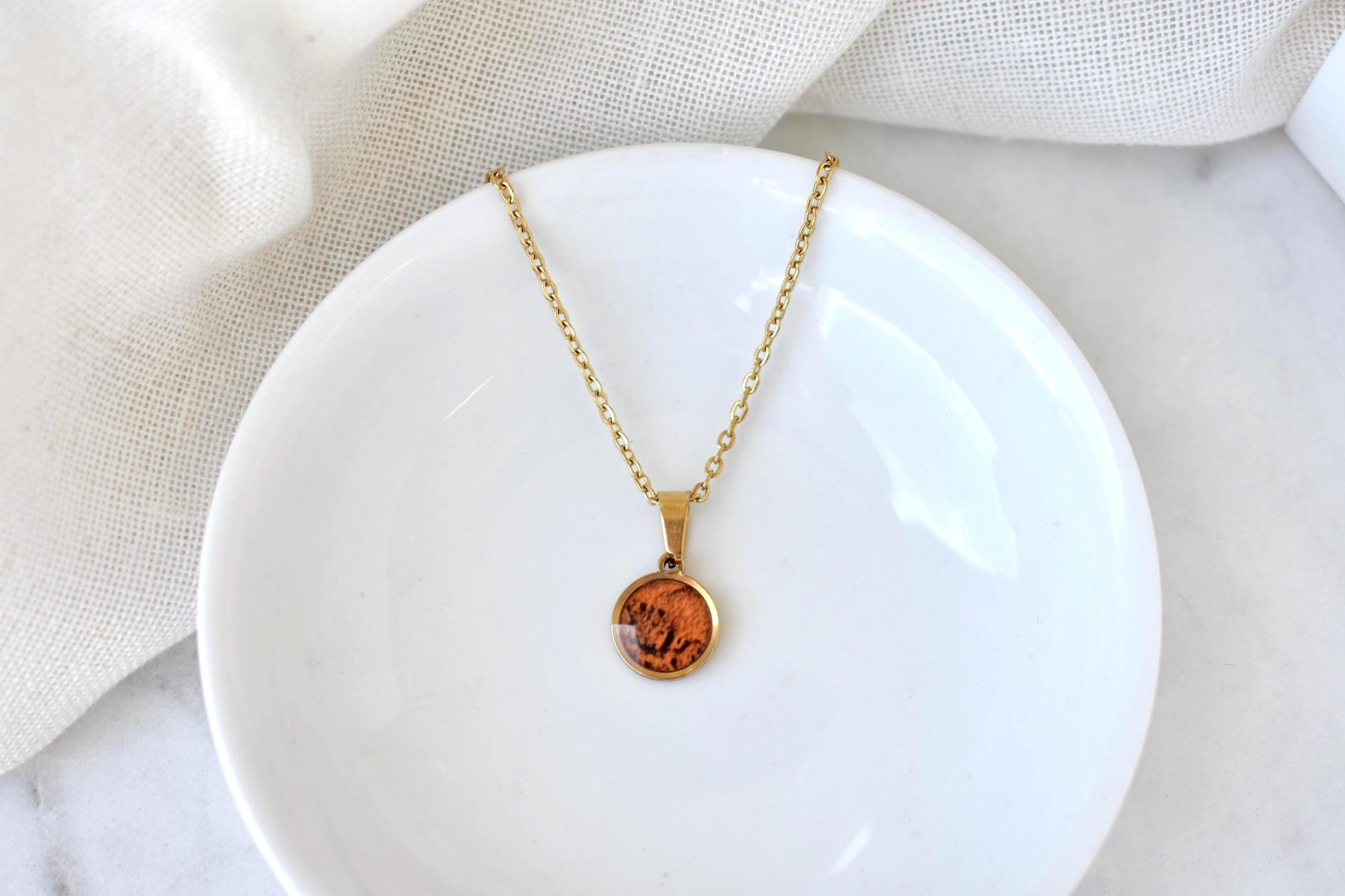 Custom Iris Eye Resin Necklace – Personalized (made to order) Iris Portrait Jewelry, Cat Eye, Pet Eye, etc.