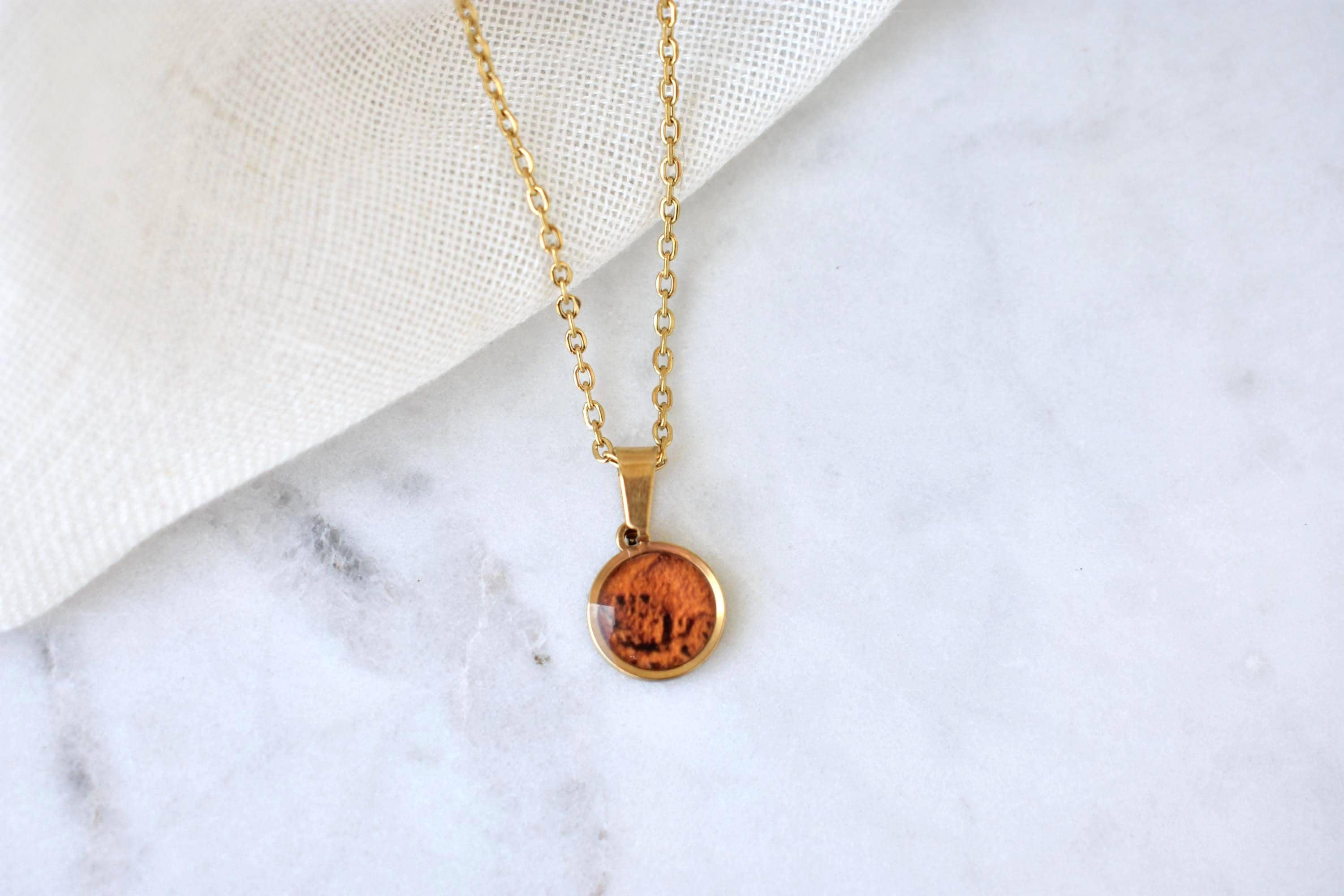 Custom Iris Eye Resin Necklace – Personalized (made to order) Iris Portrait Jewelry, Cat Eye, Pet Eye, etc.