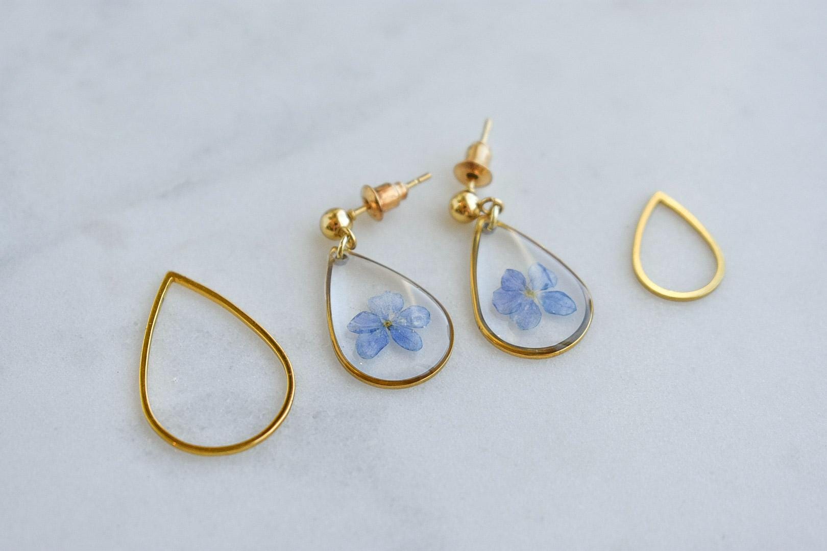 Custom Wedding Jewelry Set, Handmade Resin Necklace and Earrings with Pressed Flower Bridal Bouquet