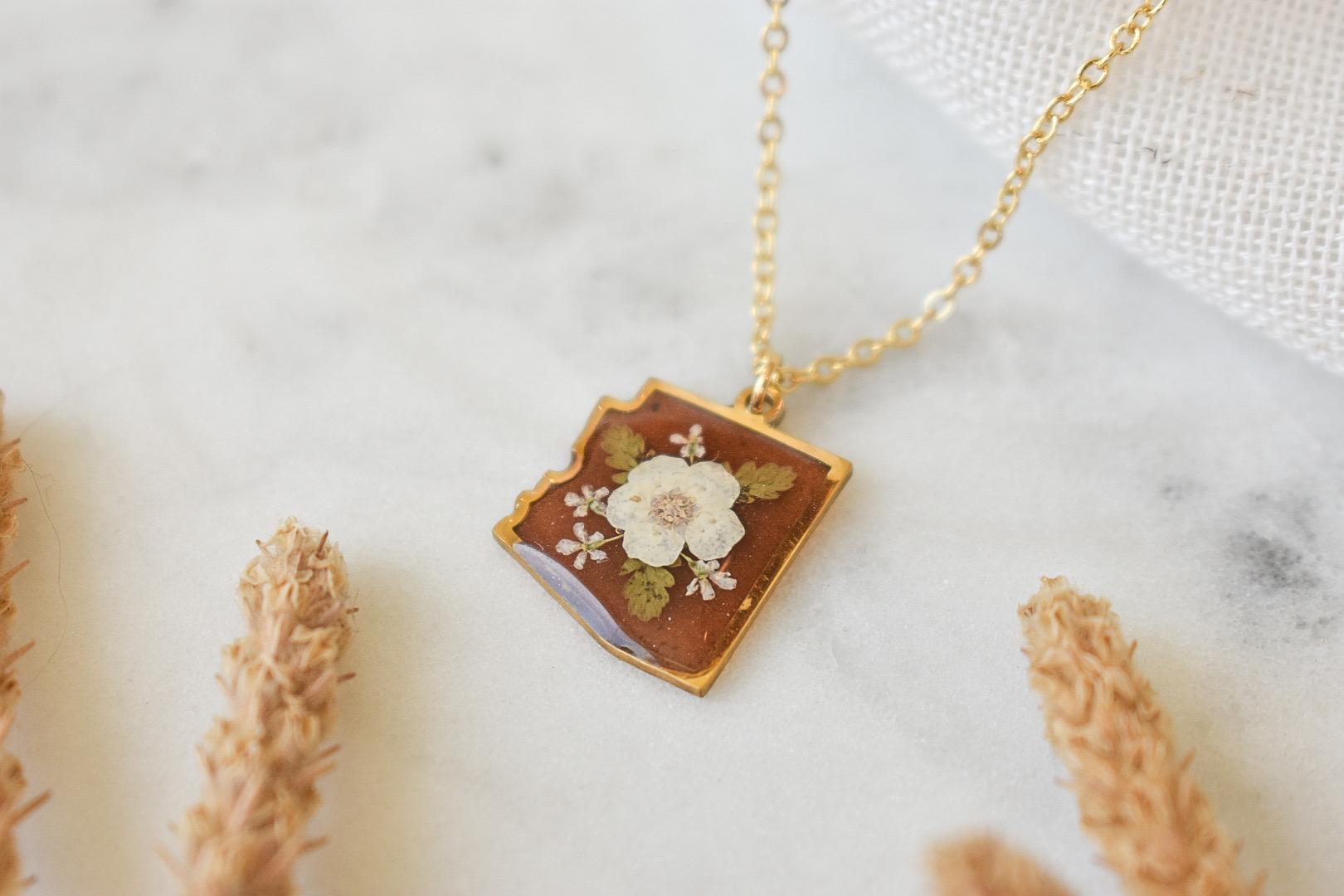 Arizona Sedona Sands Flower Necklace: Handmade Resin Jewelry, State Gift