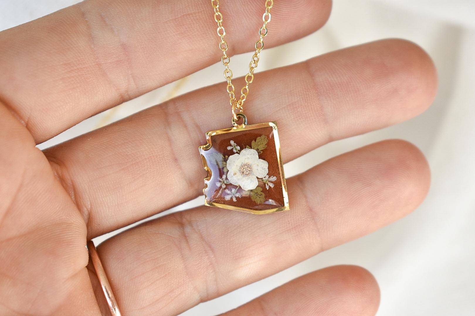 Arizona Sedona Sands Flower Necklace: Handmade Resin Jewelry, State Gift