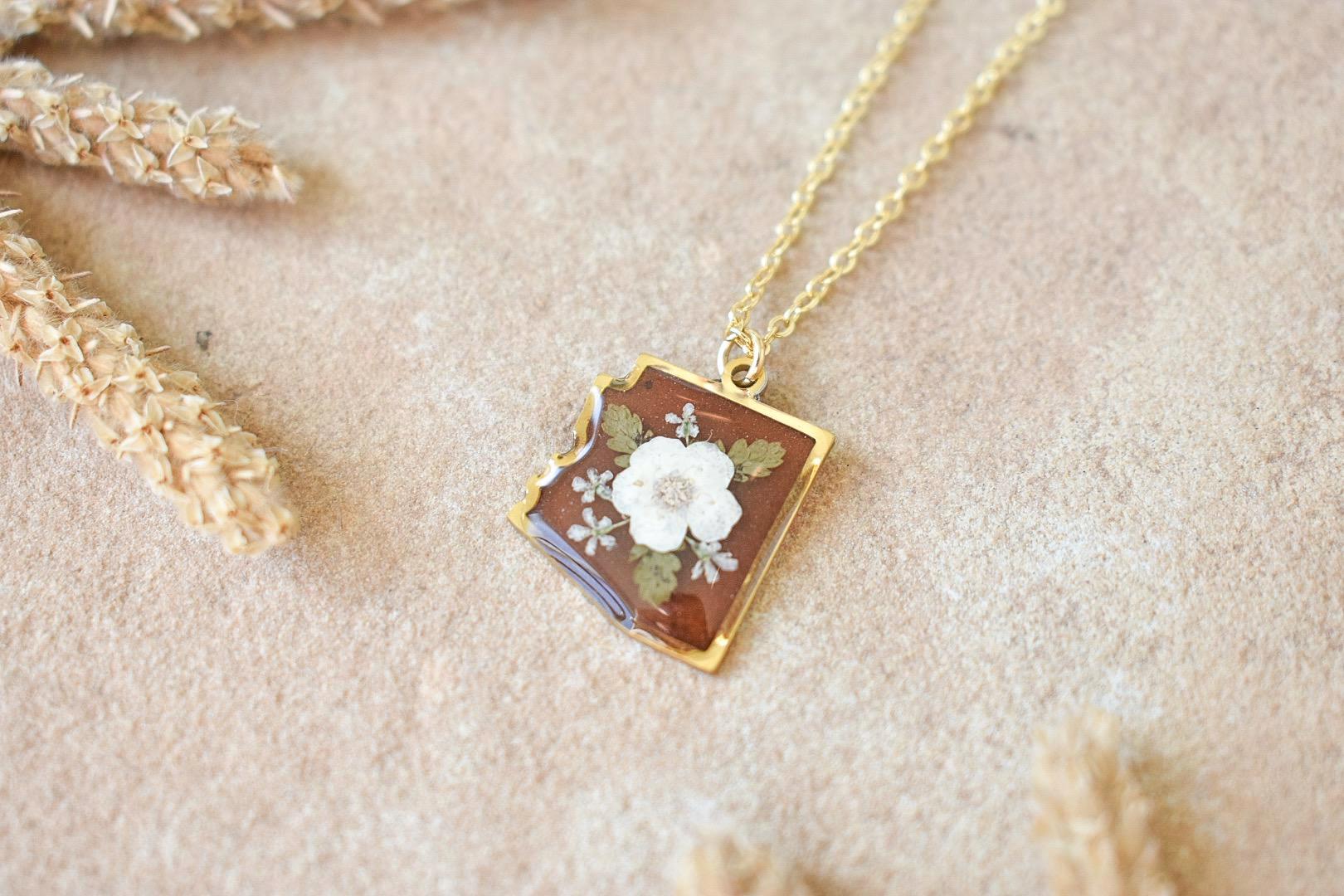 Arizona Sedona Sands Flower Necklace: Handmade Resin Jewelry, State Gift